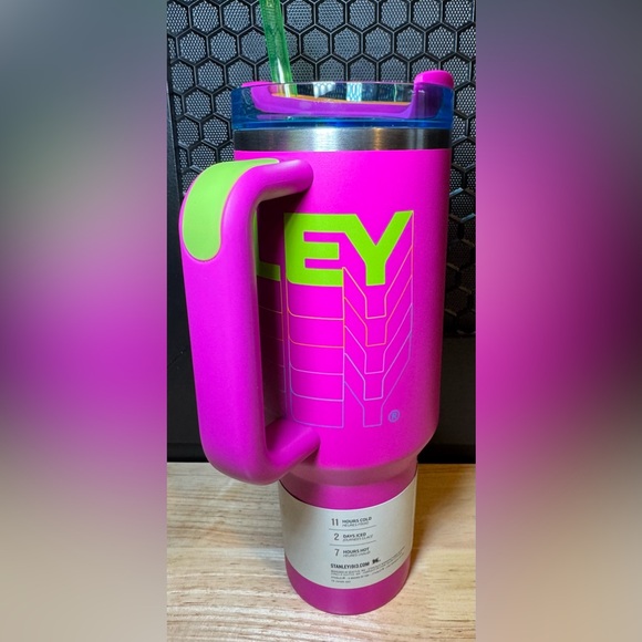 ✨🆕 Stanley Vivid Violet Reverb 40 oz Stainless Steel H2.0 Quencher Tumbler - Picture 3 of 6